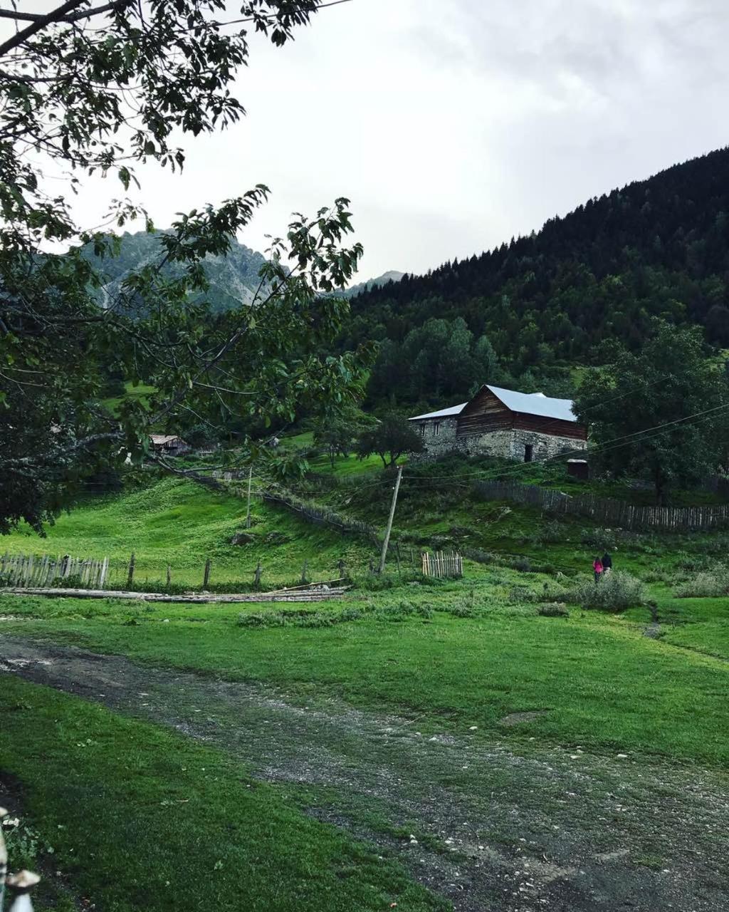 Givi Kakhiani'S Guesthouse Zhabeshi Exterior photo